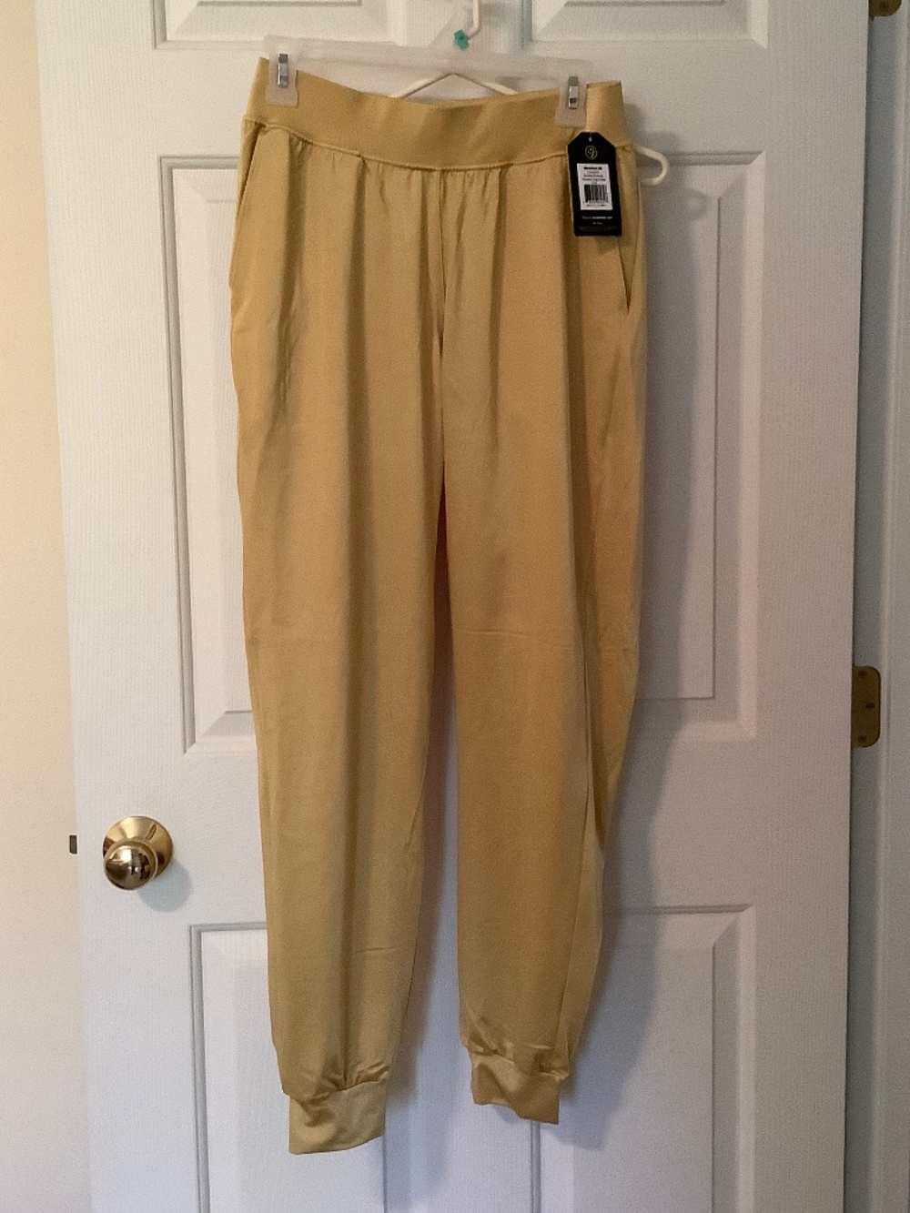 Zumba Runway Slim Ankle joggers Medium Gold - Picture 5 of 11
